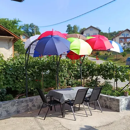 Kuca - * Sekovici