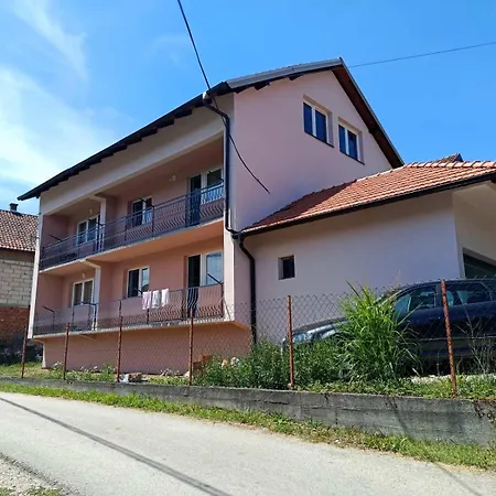 Kuca - * Sekovici